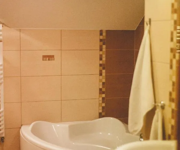 Na Wzgorzu Отель Гнев